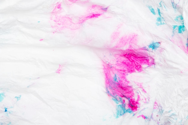 Mancha de esmalte rosa e verde em papel de crumple Foto Premium