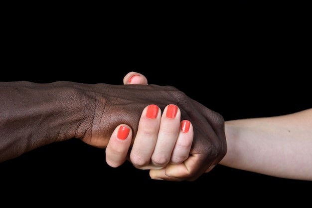 Mos De Homem Negro E Mulher Branca Em Fundo Preto Foto Premium