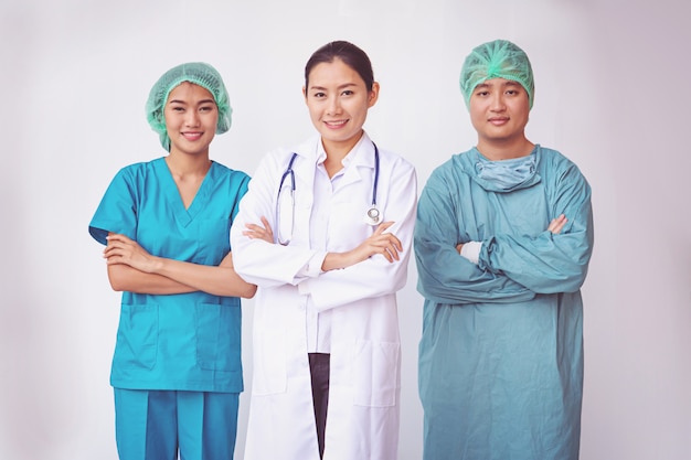 Médicos e enfermeiros de pé profissional Foto Premium