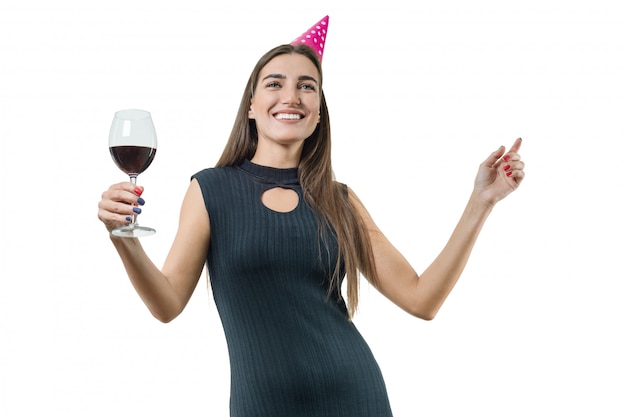 Mulher com copo de vinho tinto, em chapéus de festa Foto Premium