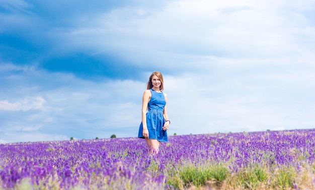 vestido azul lavanda