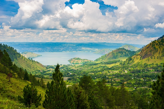 Opini o do lago toba e da ilha de samosir de cima de 