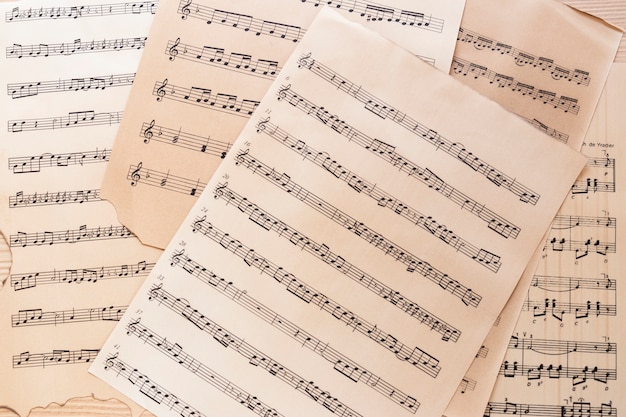 Partitura de close-up com notas Foto gratuita
