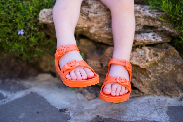 sandalias borracha bebe