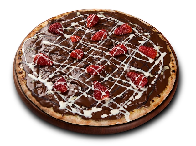 Pizza De Chocolate Com Morangos E Chocolate Branco Na Superf Cie Branca Foto Premium