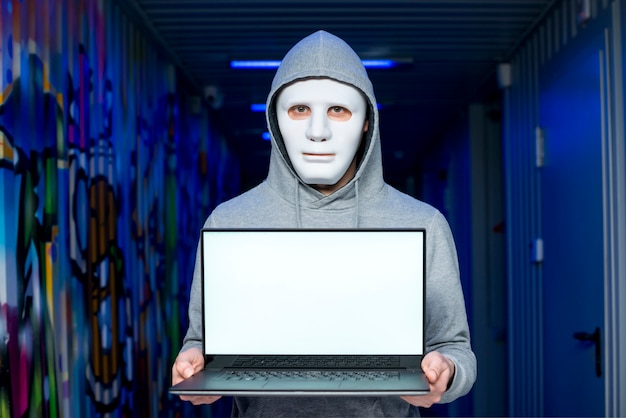 Retrato, de, hacker, com, máscara Foto gratuita