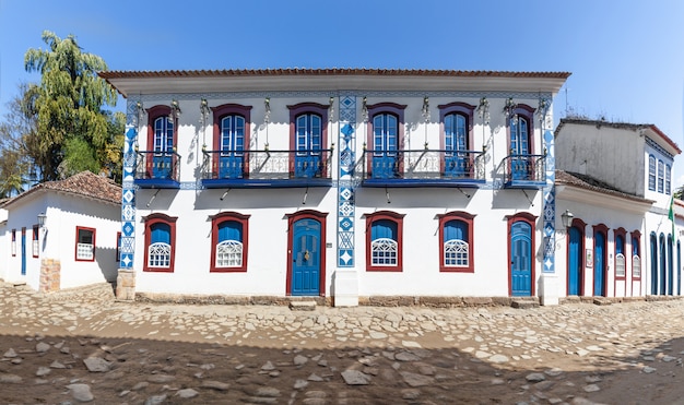 Rua E Antigas Casas Coloniais Portuguesas No Centro Historico De Paraty Estado Do Rio De Janeiro Foto Premium