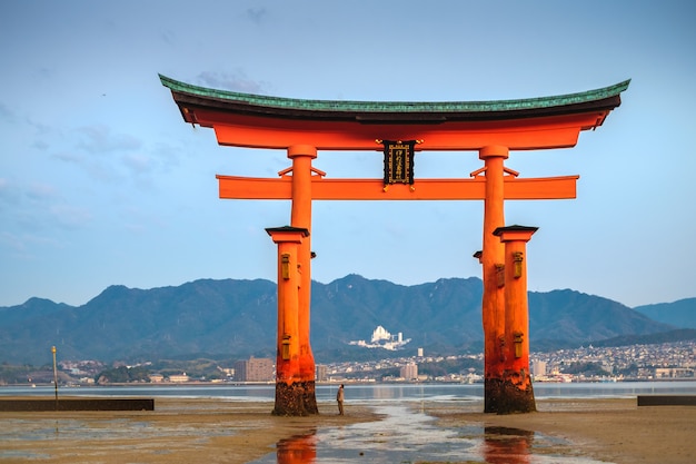 Santuario De Itsukushima Miyajiima Foto Premium