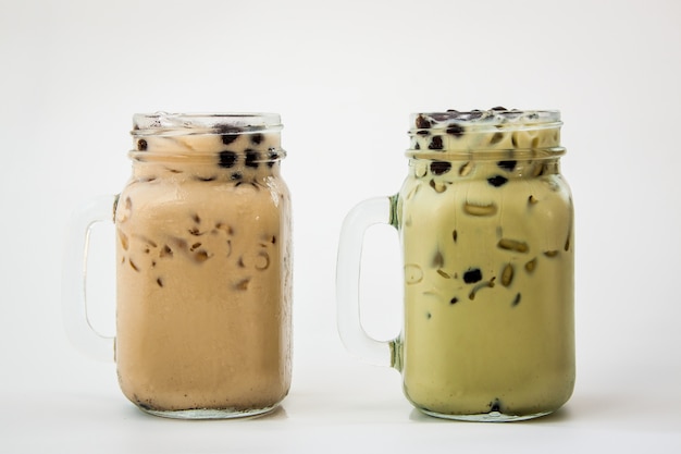 Taiwan chá de leite gelado e taiwan chá verde com leite e bolha boba Foto Premium