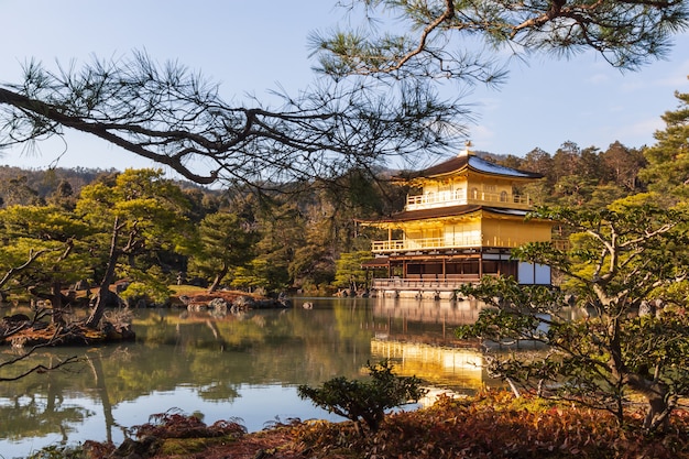 Templo Kinkakuji Templo Rokuon Ji Pavilhao Dourado Em Kyoto Japao Foto Premium