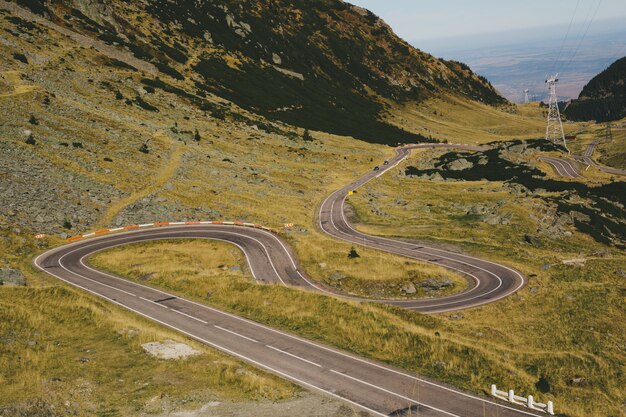 Transfagarasan, roménia estrada sinuosa nas montanhas Foto Premium