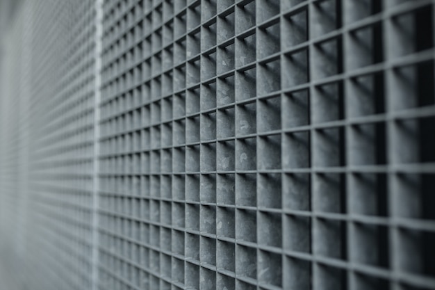 Treliça de metal com fundo de estoque de grade de pequenas células com dof raso e foco seletivo Foto Premium
