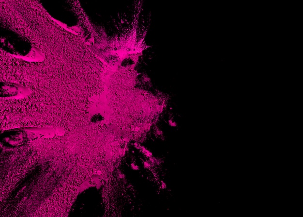 Visão aérea, de, cor-de-rosa, cor, explosão pó, com, espaço cópia, para, texto, ligado, pretas, superfície Foto gratuita