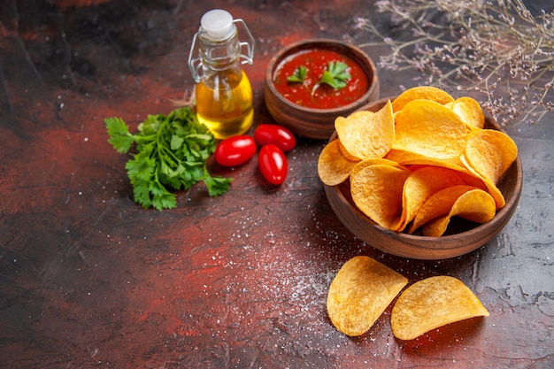 Vista Superior De Deliciosas Batatas Fritas Caseiras Crocantes Em Uma Pequena Tigela Marrom