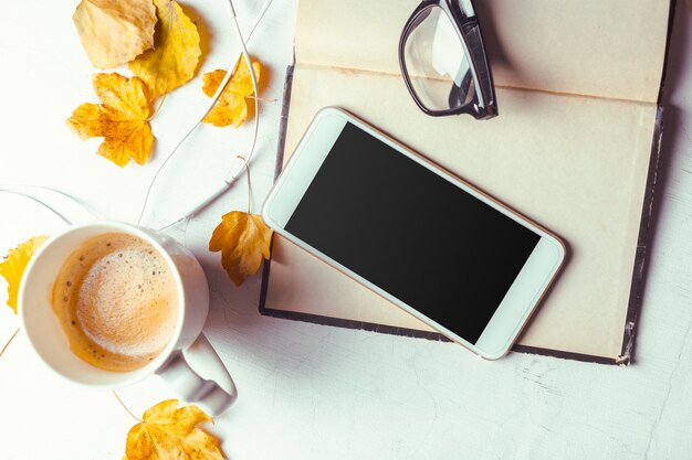 Vista superior smartphone mock-se modelo com tela preta Foto Premium