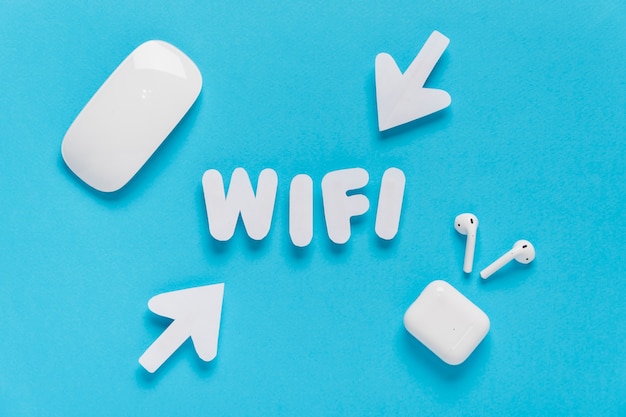 Wifi soletrado para fora com setas Foto gratuita