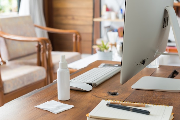 Arbeiten sie von zu hause aus mit einem computer und