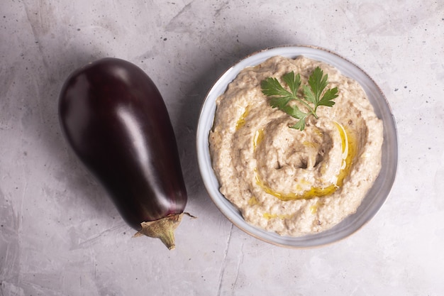 Baba ganoush levantinische küche vorspeise aus gebackenen auberginen ...