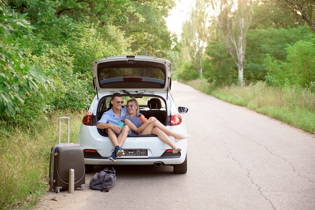 Beste freunde reisen zusammen und machen spaß Premium Fotos
