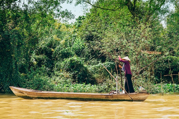 Bootssegeln entlang dem berühmten mekong in vietnam Premium Fotos