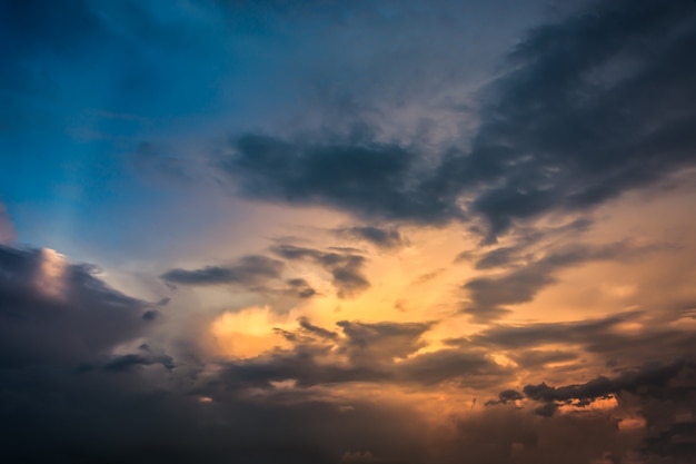 Brennender Orange Sonnenuntergang Himmel Schoner Himmel Kostenlose Foto