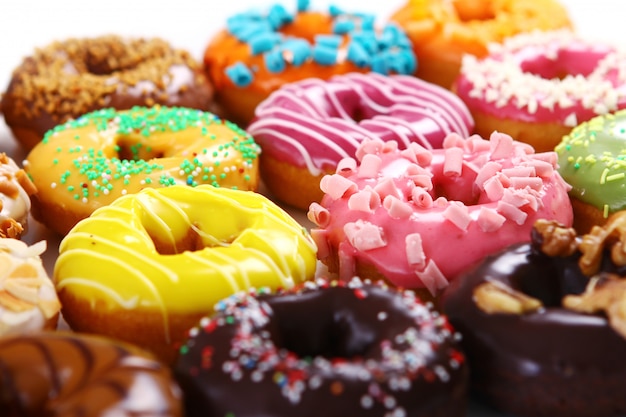 Bunte und leckere donuts | Kostenlose Foto
