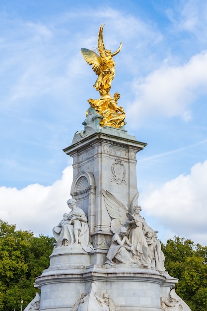 Das victoria memorial an queen victoria befindet sich am ...