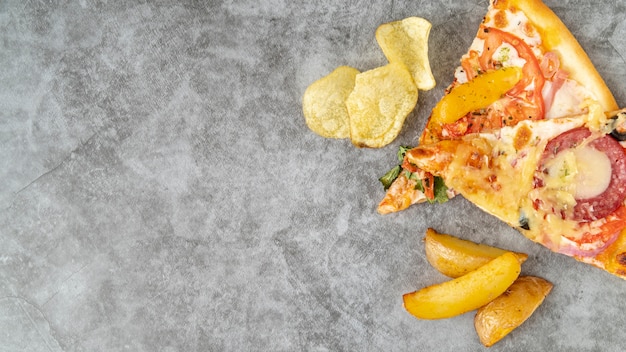 Draufsichtpizzascheiben mit kopienraum Kostenlose Fotos