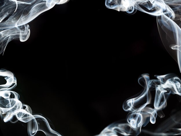 Dunkler hintergrund mit rauch rahmen | Kostenlose Foto