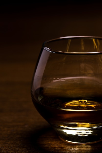 Ein glas cognac Kostenlose Foto