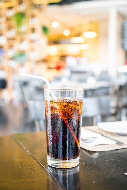 Ein glas cola PremiumFoto