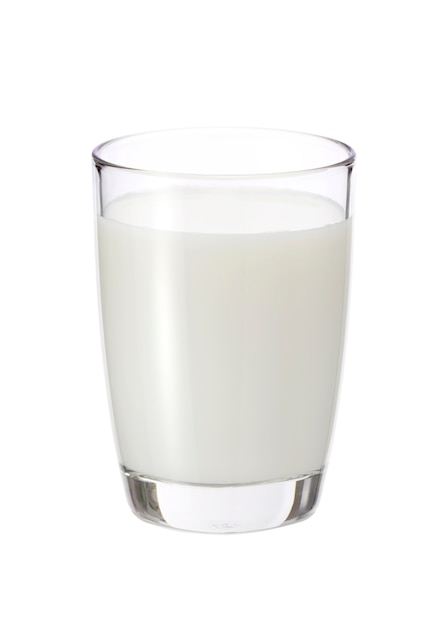 Ein glas frische milch isoliert auf weißem hintergrund