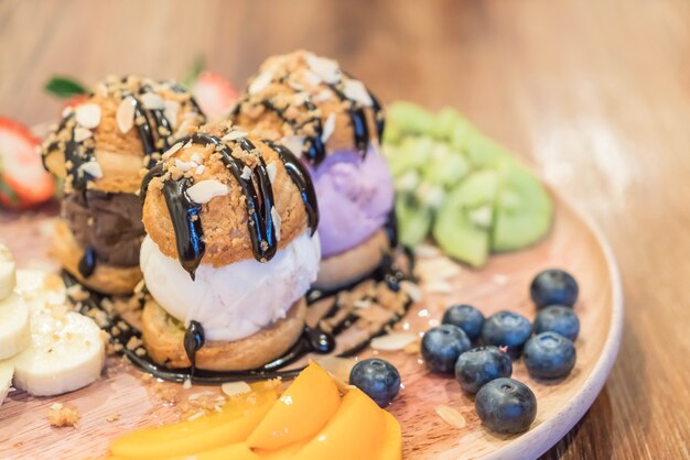 Eis mit gemischten früchten | Kostenlose Foto