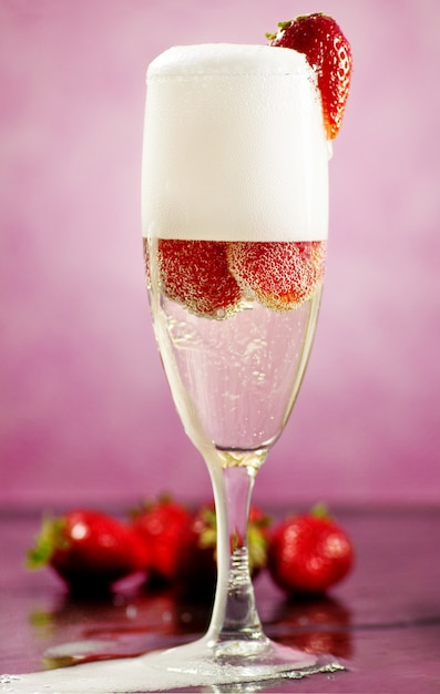 Erdbeere und champagner | Premium-Foto
