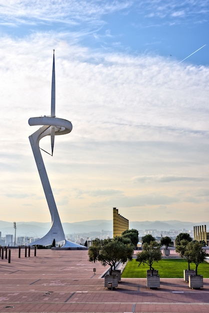 Fernsehturm Im Olympiastadion Park Bei Sonnenuntergang Barcelona Spanien Premium Foto