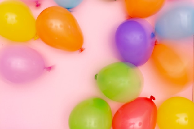 Flache lage unscharfe ballonanordnung Kostenlose Fotos