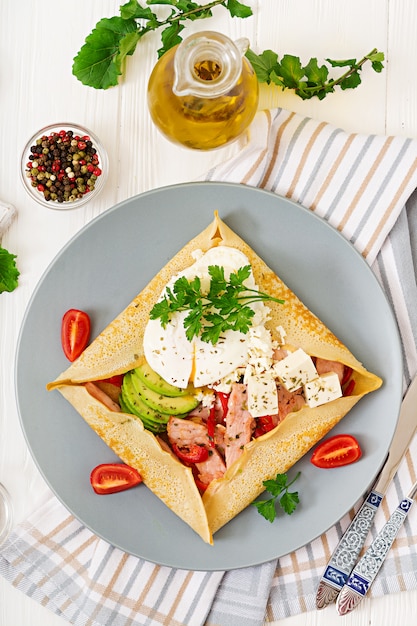 Französische küche. frühstück, mittagessen, snacks. pfannkuchen mit ...