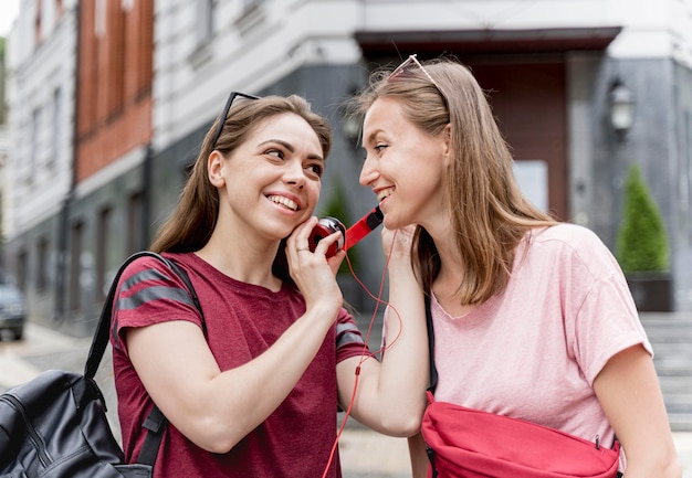 Frauen hören musik | Kostenlose Foto