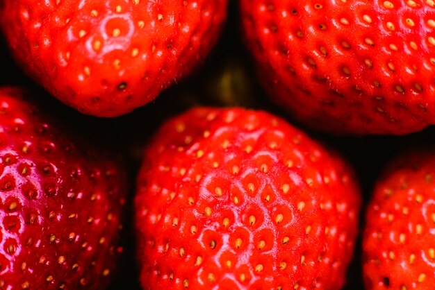 Frische sehr süße rote erdbeeren, sommerfrucht | Premium-Foto
