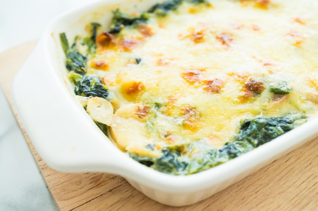 Gebackene spinatlasagne Kostenlose Fotos