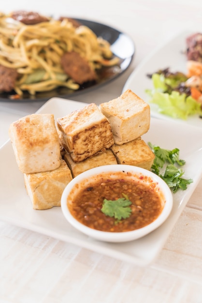 Gebratener tofu - gesundes essen | Kostenlose Foto
