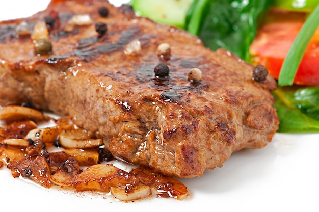 Gegrilltes steak und gemüse | Kostenlose Foto