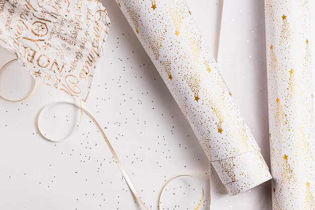 Geschenkpapier. festliches geschenkpapier zu weihnachten. festliche 