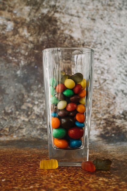 Glas mit süßigkeiten und marmelade Kostenlose Foto