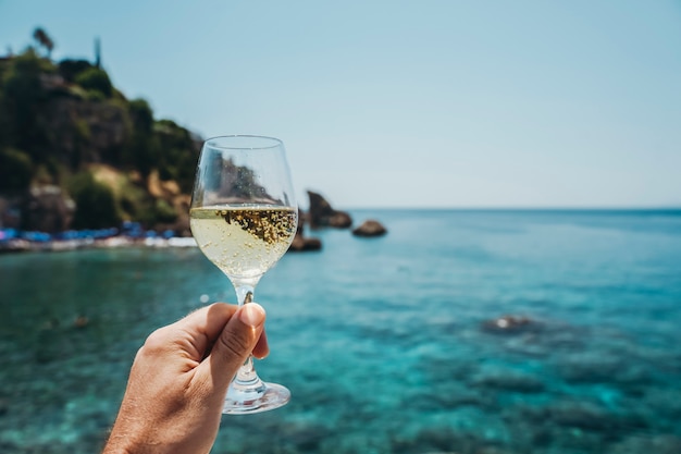 Ein Glas Wein In Der Ersten Schwangerschaftswoche