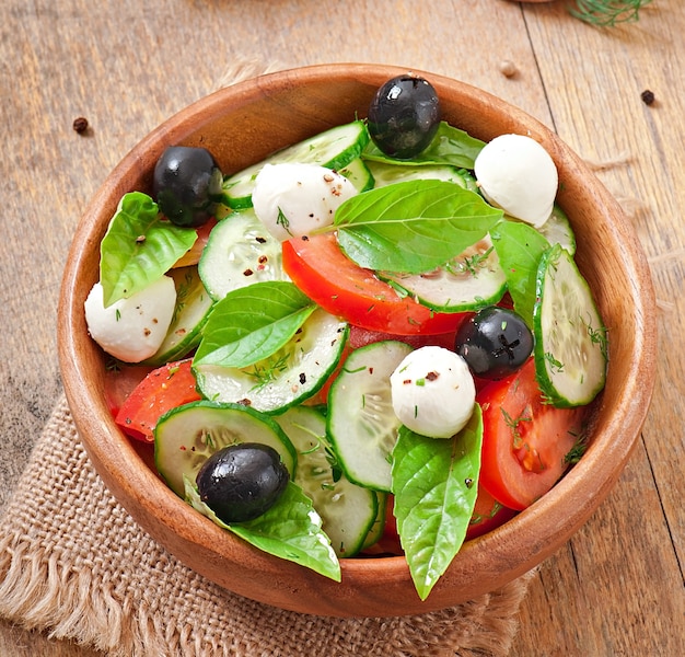 Griechischer salat mit frischem gemüse, nahaufnahme | Kostenlose Foto