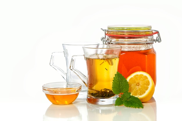 Grüner tee mit zitrone und honig | Premium-Foto