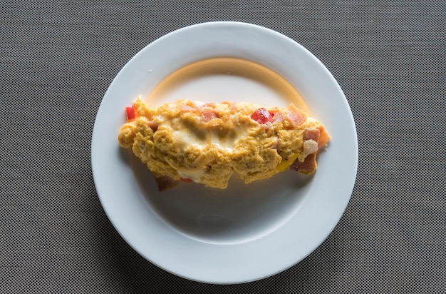 Hausgemachtes schinken- und käse-omelett | Kostenlose Foto