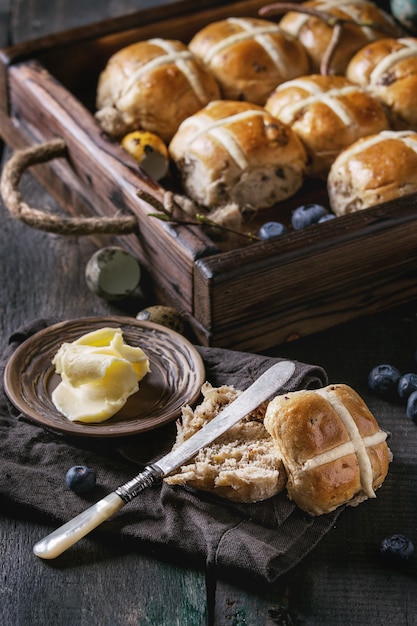 Heiße kreuzbrötchen Premium Fotos