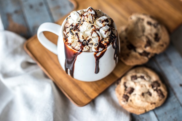 Heiße schokolade mit marshmallows rezept | Kostenlose Foto